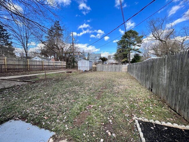 Building Photo - 410 Walcott Rd