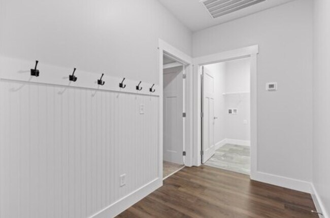 Building Photo - 213 Little Ponderosa Trail