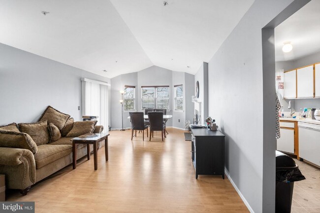 Building Photo - 305 Ventnor Ct