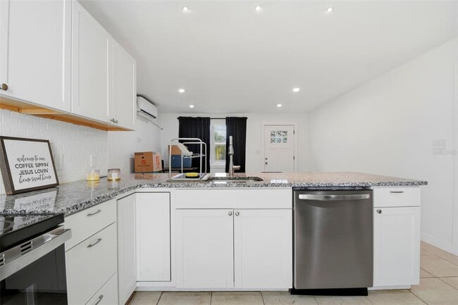 Building Photo - 3704 Wells St