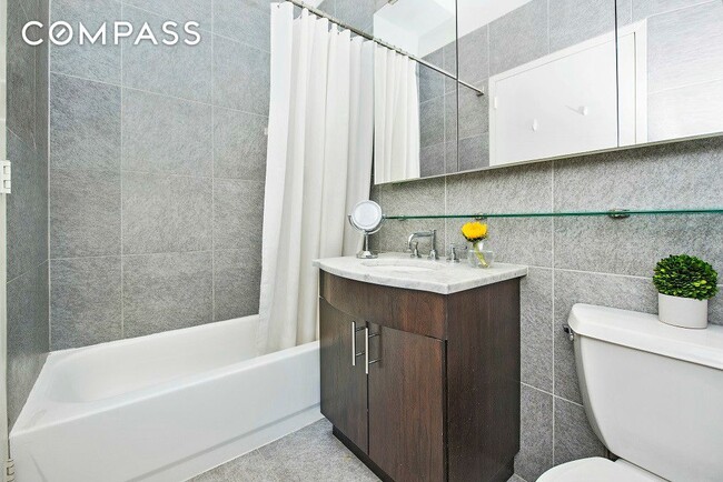 Building Photo - 80 John St