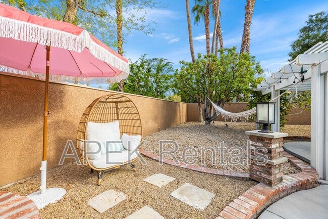 Building Photo - 1334 S San Joaquin Dr