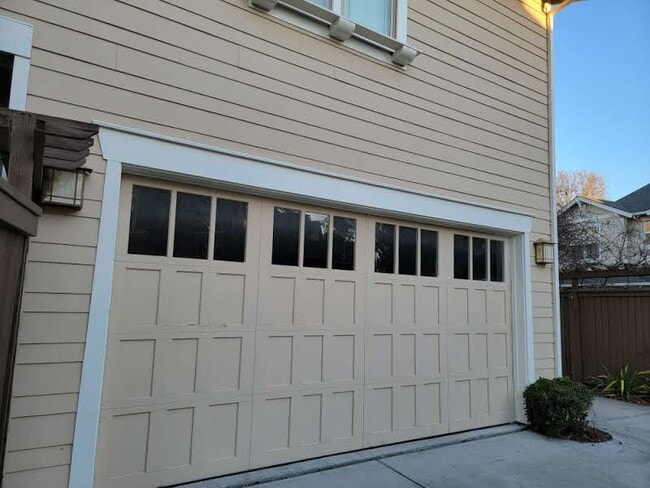 Building Photo - 469 Hawk Dr