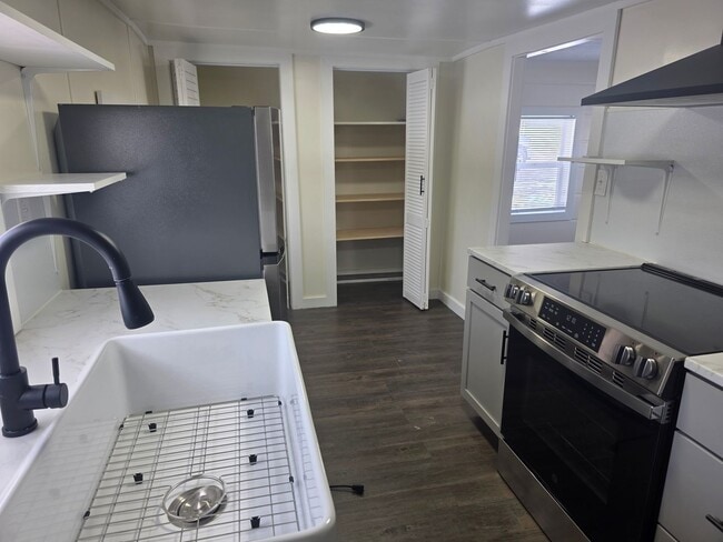 Building Photo - Updated 1-Bedroom, 1-Bathroom Home – $995/Month