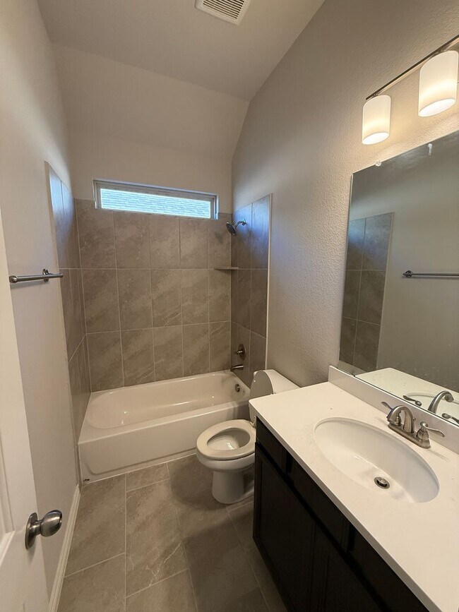 Building Photo - Charming 1-Story 4 Bedroom 2 Bathroom in Little Elm, TX