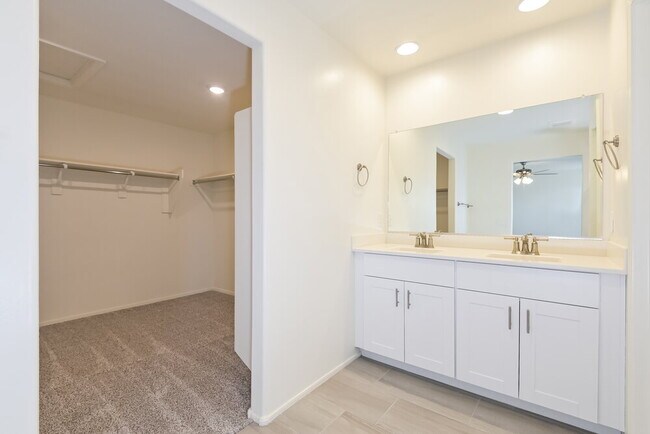 Building Photo - 12158 W Charismatic Dr