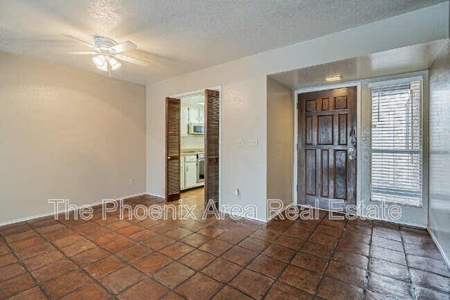 Building Photo - 2256 W Lindner Ave