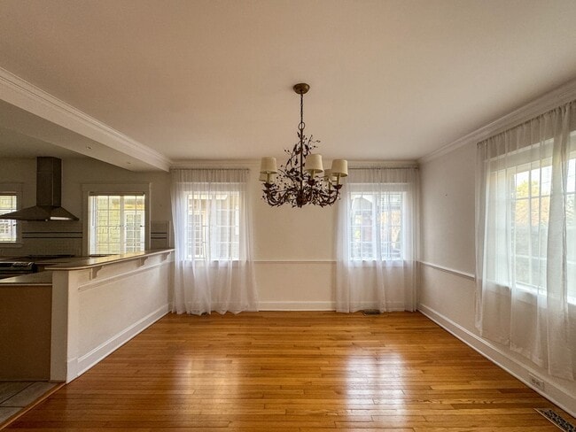 Building Photo - Stunning 4 Bed 4 Bath Haymount Home