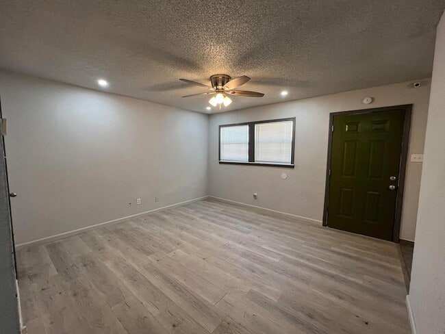 Building Photo - 801 Vanda Ave