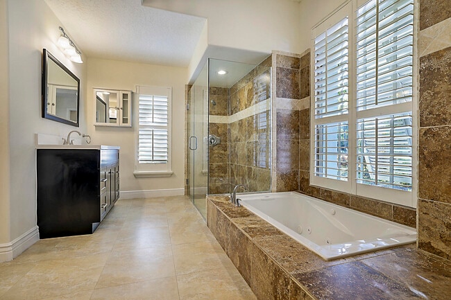 Building Photo - 19009 SE Old Trail Dr W