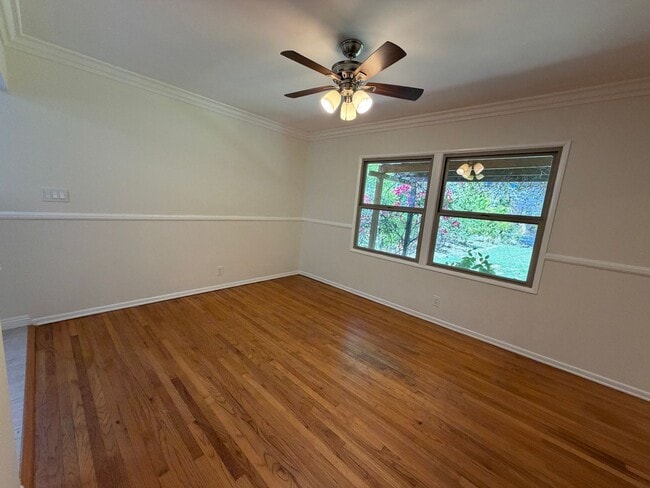 Building Photo - Newly Rehabbed Charming 3 Bed 2 Bath Home ...