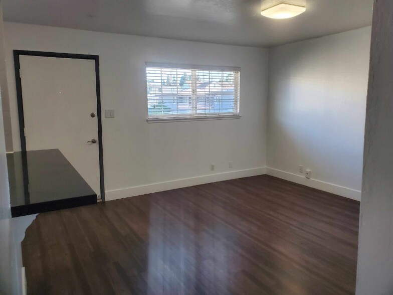 Building Photo - 617 S 9th St