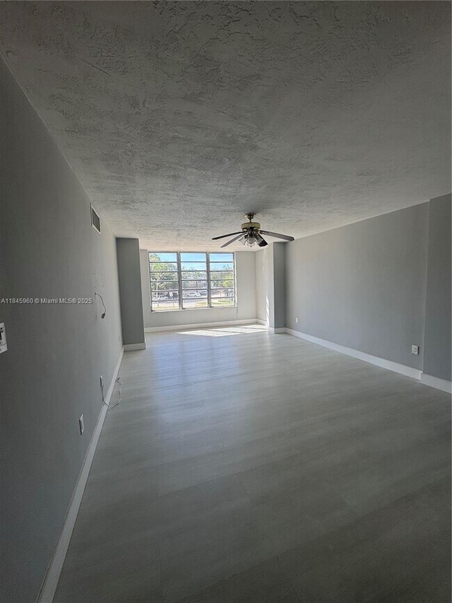 Building Photo - 1475 NE 125th Terrace