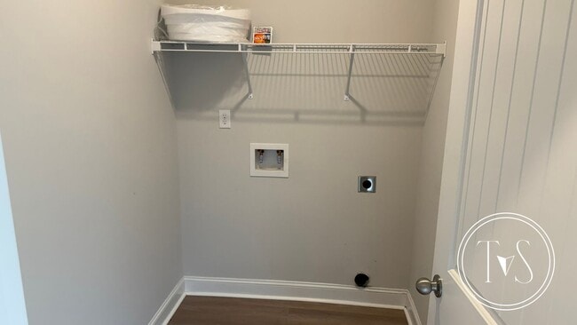 Building Photo - MOVE-IN SPECIAL: $500 OFF 1ST MONTH'S RENT!**