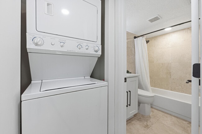 Building Photo - 1155 Lake Shore Dr