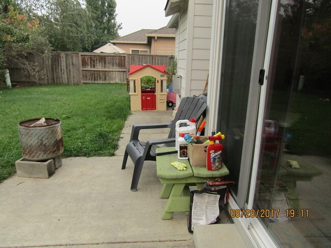 Building Photo - Desirable area of Central Point - Single S...