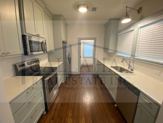 Building Photo - Hillcrest 2 Bedroom Bungalow