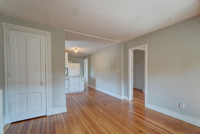 Building Photo - 65 Edgewood Ave