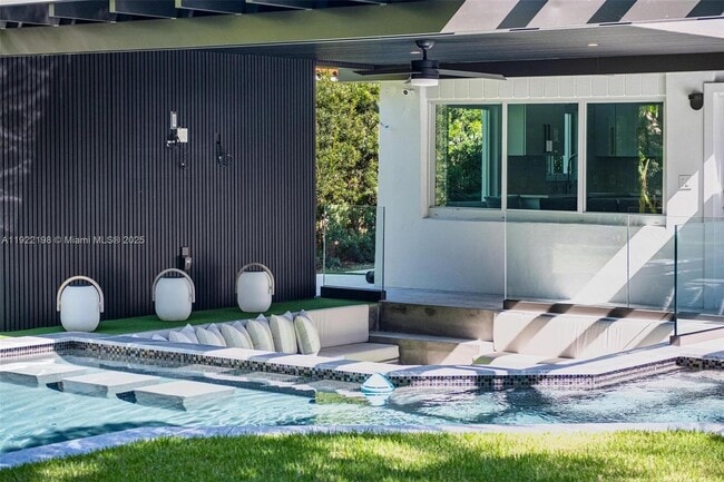 Building Photo - 10618 NE 11th Ct