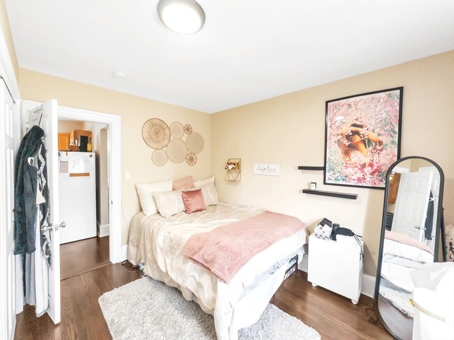 Building Photo - 24 Annafran St