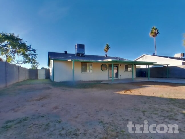 Building Photo - 1824 W Cheyenne Dr