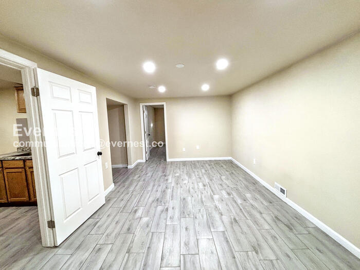 Building Photo - 1345 Xanadu St