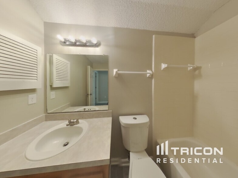 Building Photo - 4305 Ripken Cir W