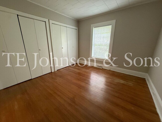 Building Photo - Charming 2 Bedroom Home with Rocking Chair Front Porch Near Downtown Winston-Salem