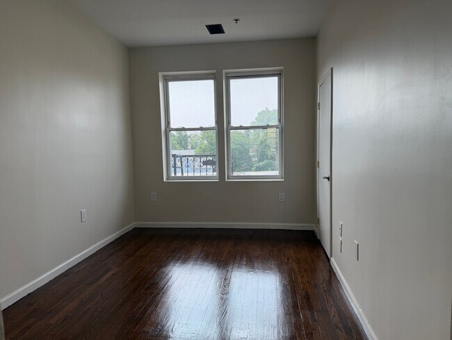 Building Photo - 168 N Grove St