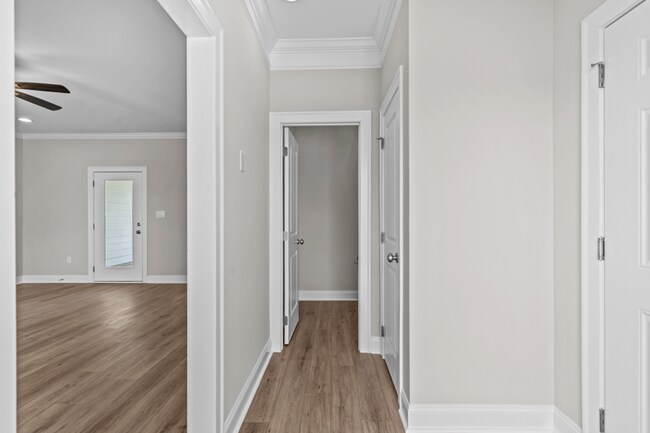 Building Photo - 212 Clifton Dr