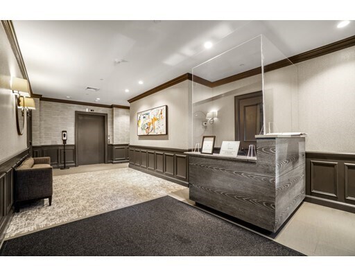 Building Photo - 75 Clarendon St