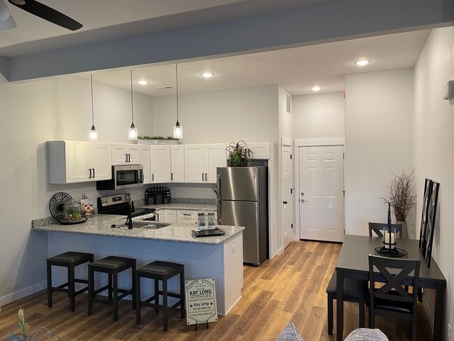 Building Photo - 1895 Maple Tree Ln