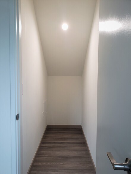 Building Photo - 318 N Wilton Pl