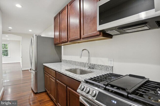 Building Photo - 2828 Buena Vista Terrace SE