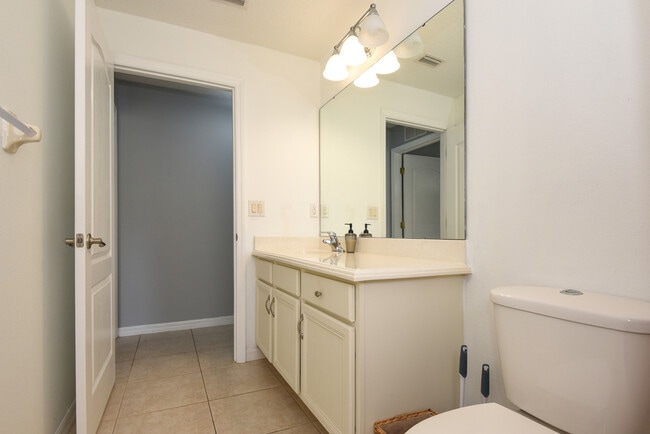 Building Photo - 11 Manderley Ln