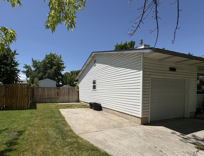 Building Photo - 1616 S 400 W St