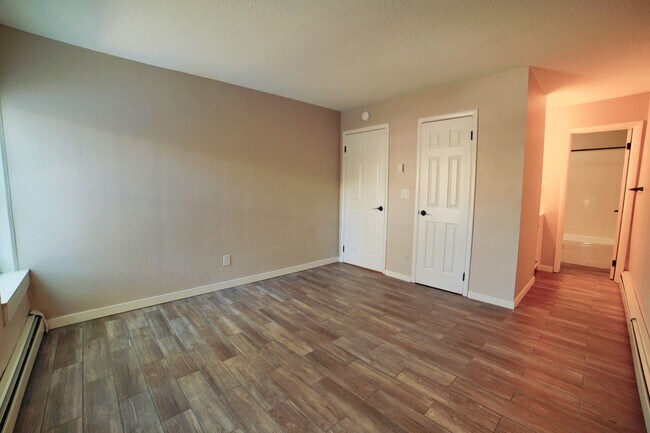 Building Photo - Year lease! Remodeled! 2 parking spots! Wa...