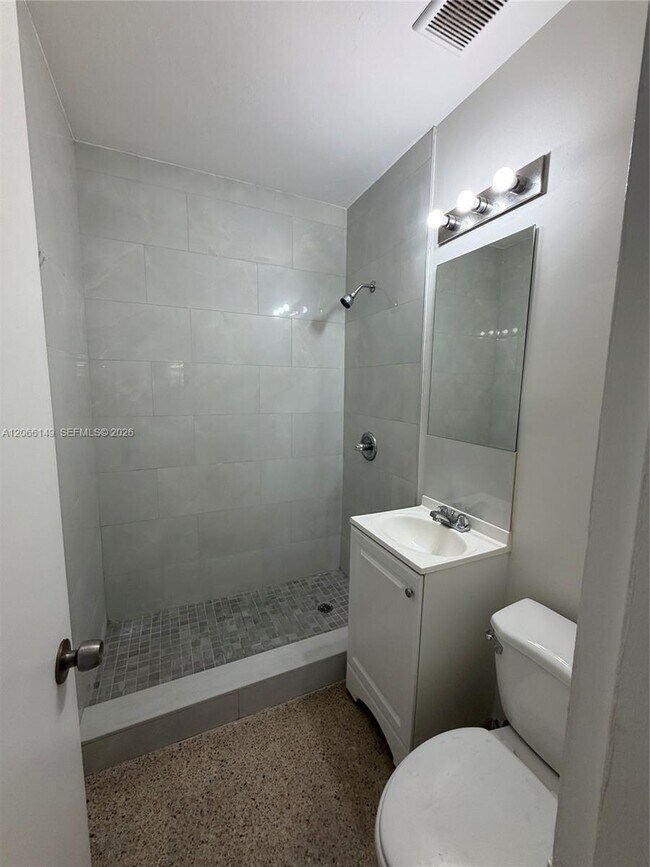 Building Photo - 980 W 53rd Terrace