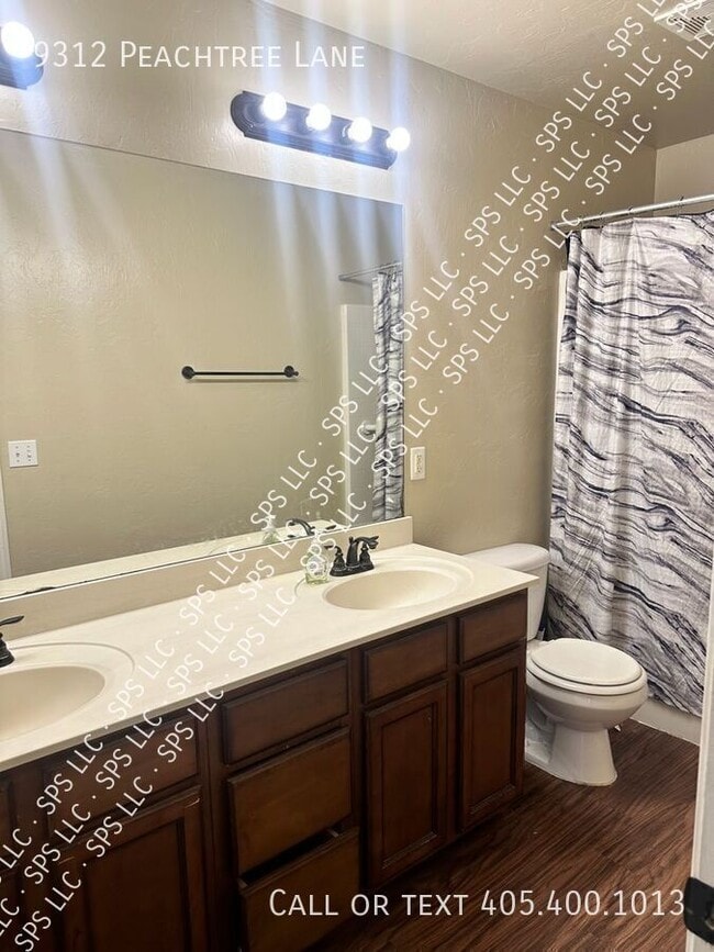 Building Photo - 9312 Peachtree Ln