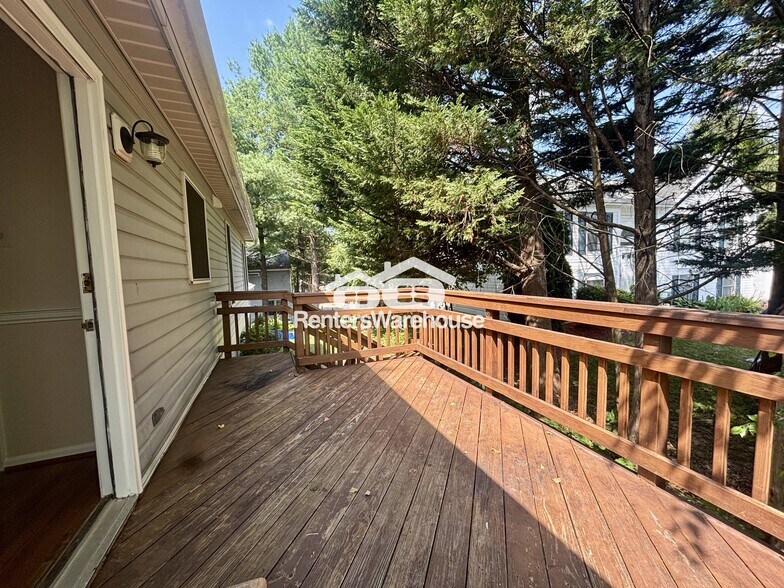 Building Photo - 20925 Shakespeare Dr