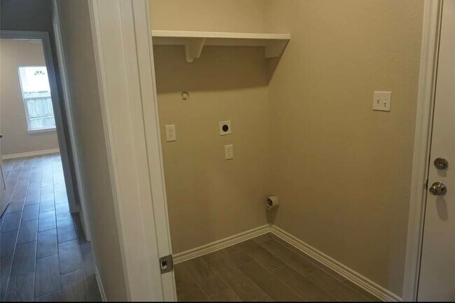 Building Photo - 16706 E Hammon