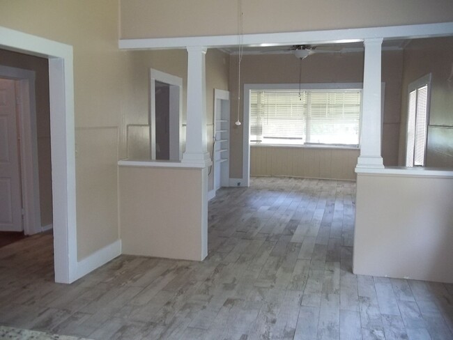 Building Photo - 190 Live Oak Ave