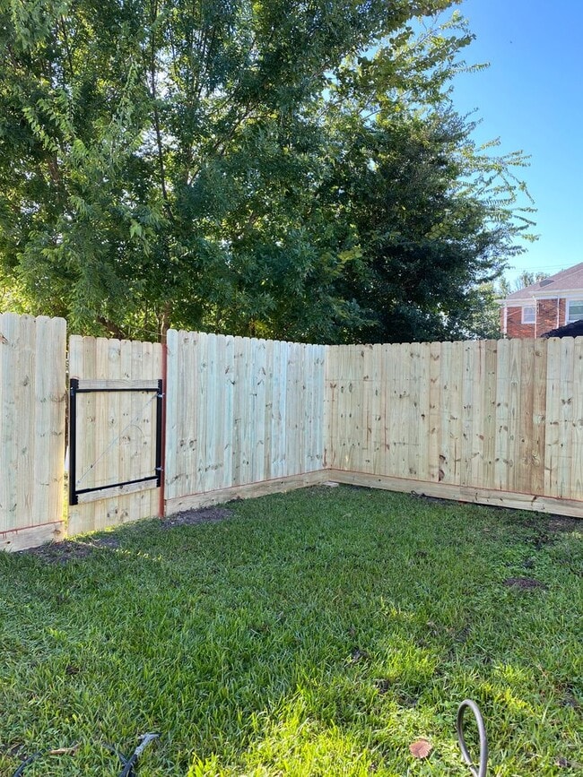 Building Photo - REMODELED 3 BEDROOM 2.5 BATH HOME CLOSE TO DOWNTOWN HOUSTON