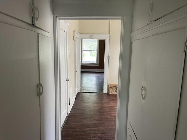 Building Photo - 707 S 17th St
