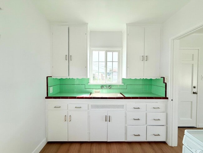 Building Photo - 230-232 Rennie Avenue