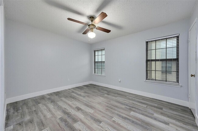 Building Photo - 8400 Jamestown Dr