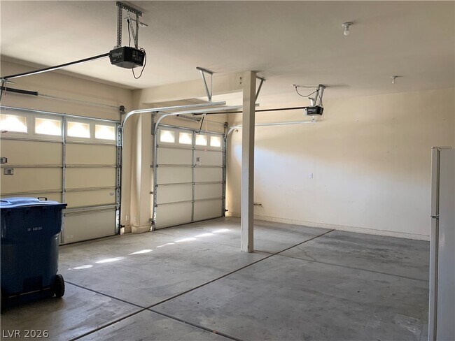 Building Photo - 10660 Lago Cantini St