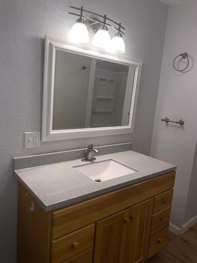 Building Photo - ~ FALL FEELS (And DEALS!) ~ 2 Bedroom, 1 b...