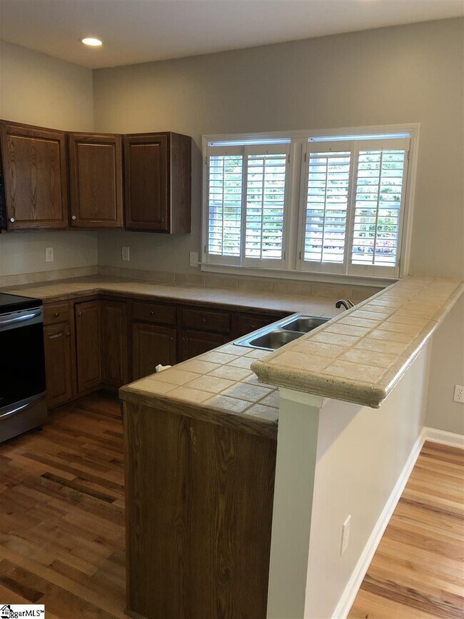 Building Photo - 4 Birchleaf Ln