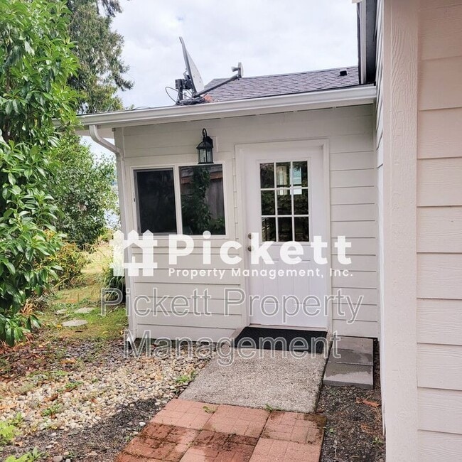 Building Photo - 2821 Erlands Beach Loop NW